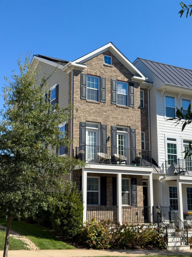 Building Photo - 1058 Old Trail Dr