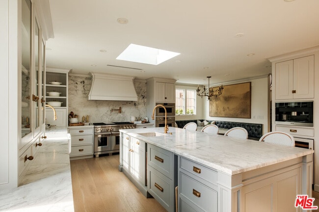 Building Photo - 18875 Pasadero Dr