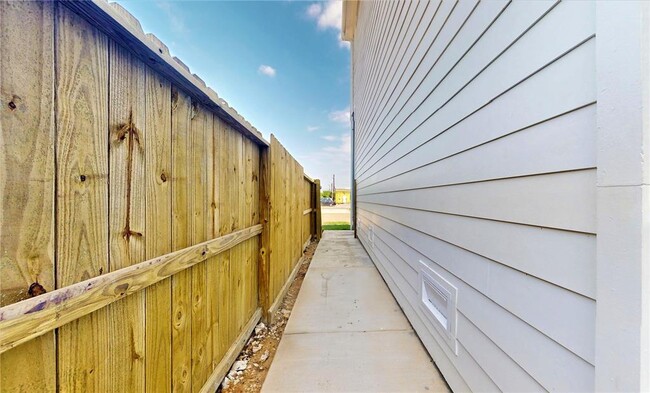 Building Photo - 12234 Kirkgard Dr