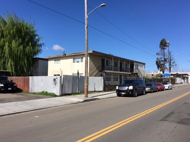 Primary Photo - 748 Clara St