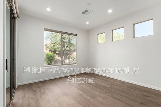 Building Photo - 3432 E Lexington Ct