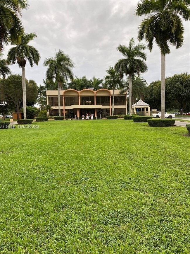 Foto del edificio - 9300 Fontainebleau Blvd