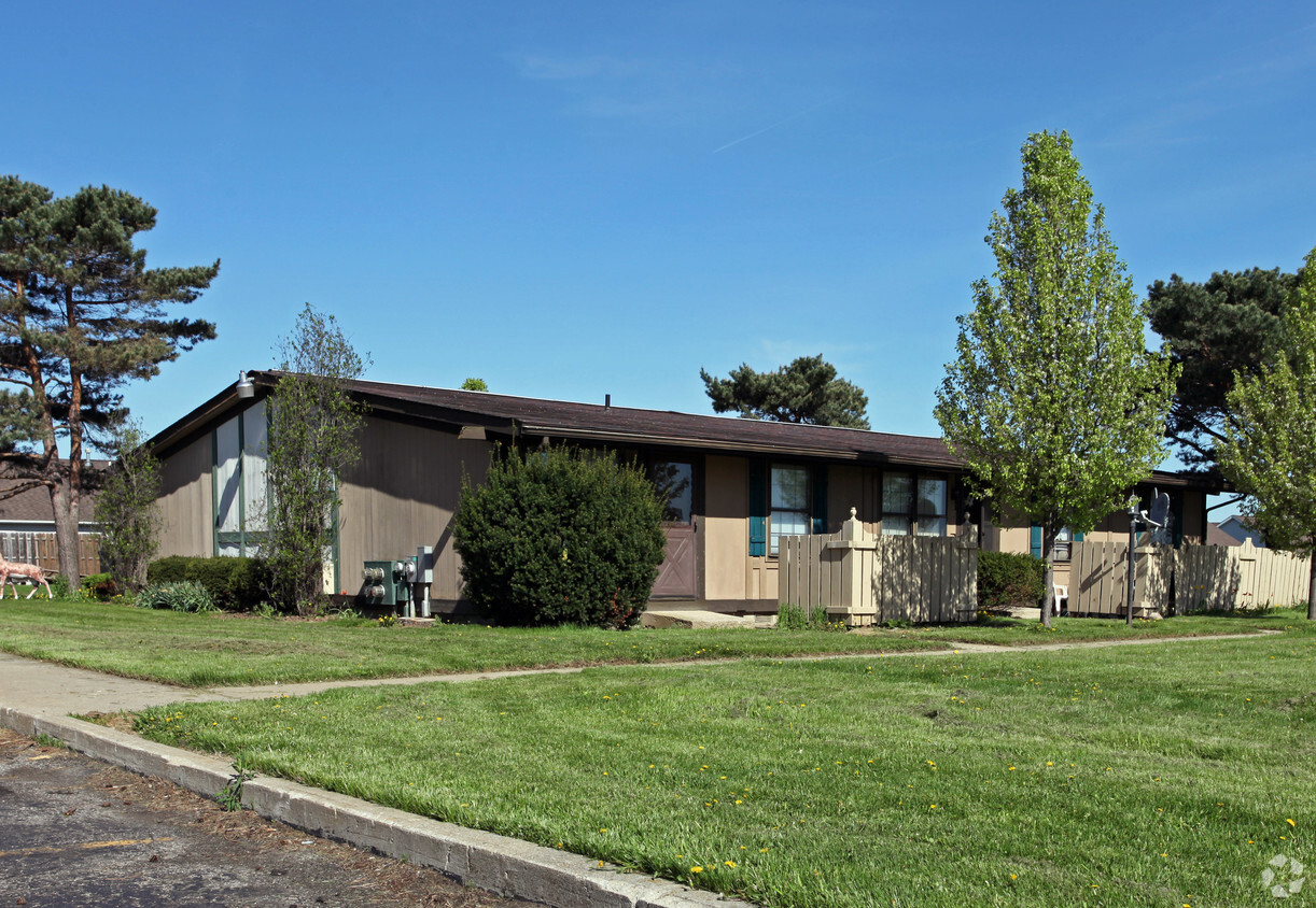 Primary Photo - Deer Run Apartments