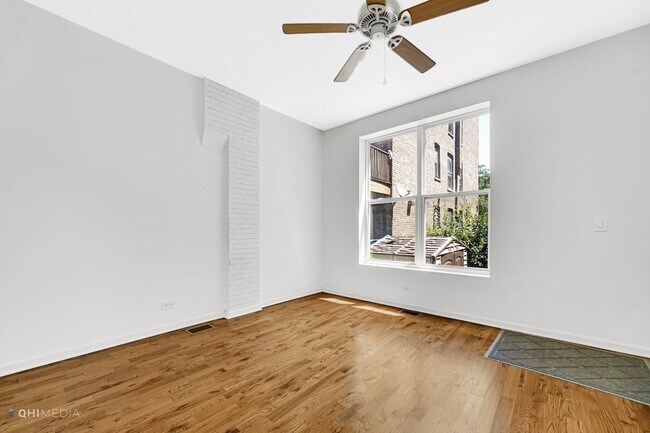 Foto del edificio - 1524 N Western Ave