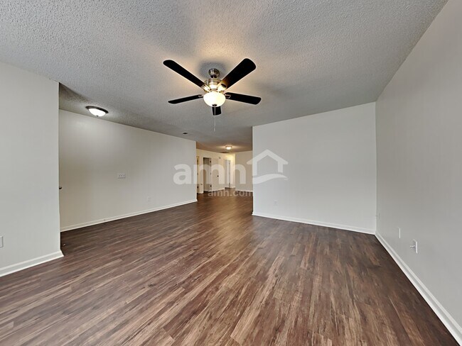 Foto del edificio - 618 Resinwood Rd