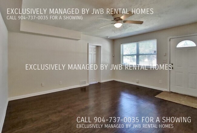 Foto del edificio - 3809 Macgregor Dr