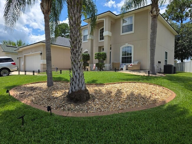 Building Photo - Large Home On Cul-De-Sac!