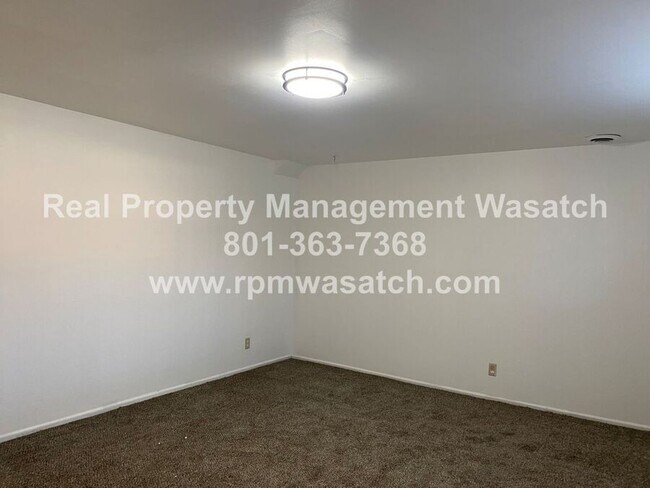 Foto del edificio - 448 Penney Ave S