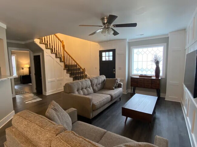 Foto del edificio - Beautiful 3 bed, 2 bath in Central