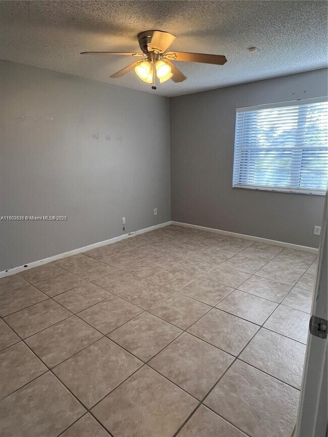 Foto del edificio - 11250 SW 13th St