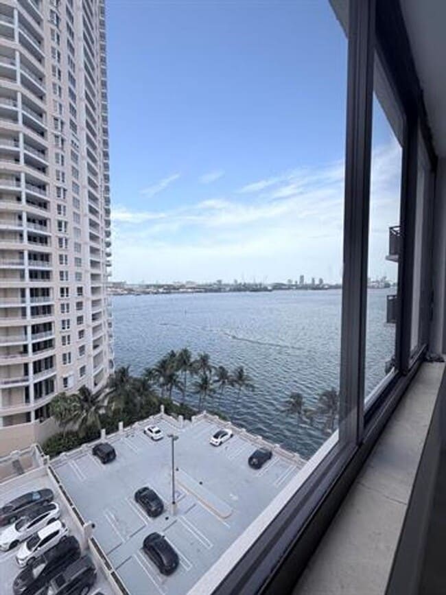 Photo - 540 Brickell Key Dr cu-1224 Apartment