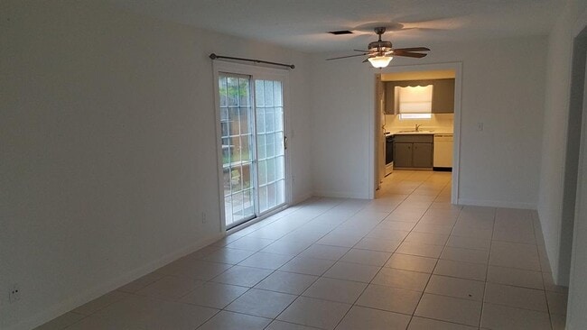 Foto del edificio - 1108 W Tri Oaks Ln