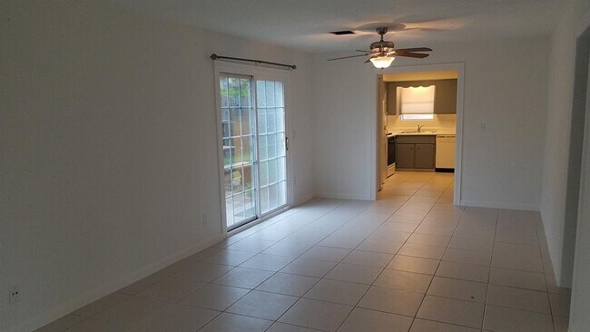 Building Photo - 1108 W Tri Oaks Ln