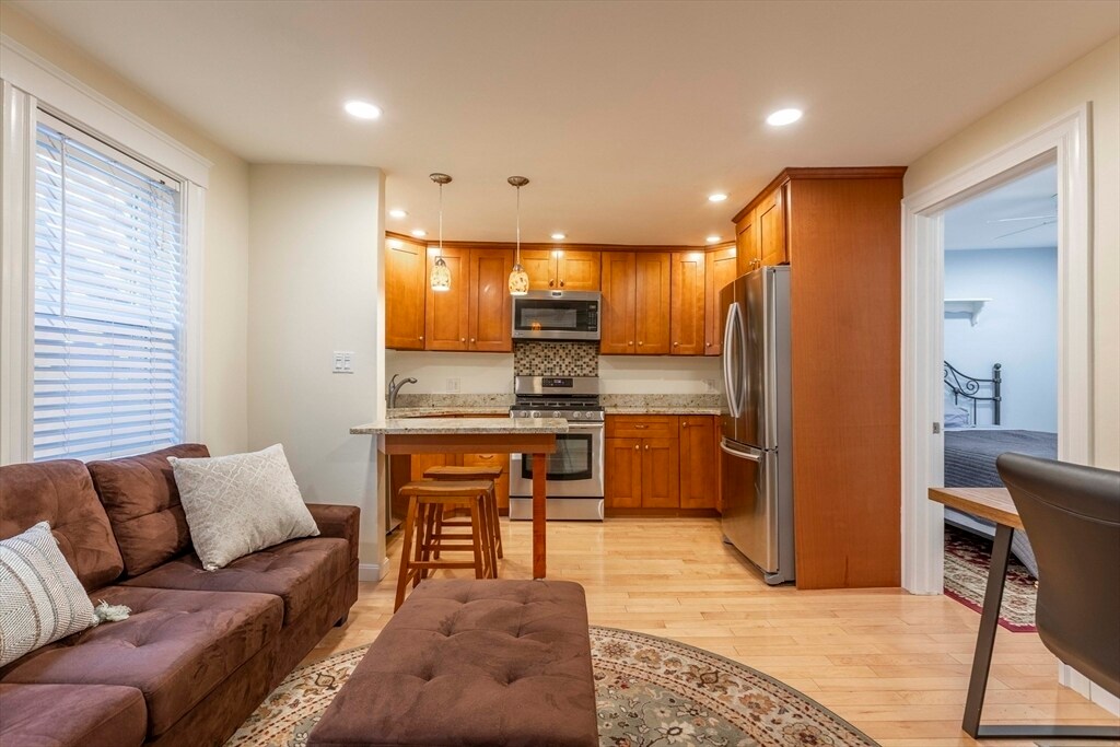 Foto principal - 227 Hurley St