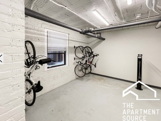 Foto del edificio - 518 W Cornelia Ave