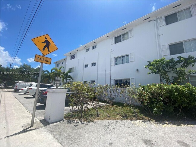 Foto del edificio - 13700 NE 6th Ave