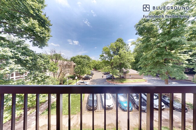 Foto del edificio - 10300 Hickory Ridge Rd