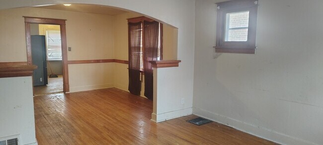 Foto del edificio - 7176 Hunter Ave