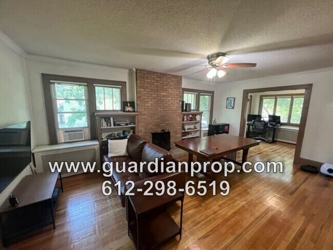 Building Photo - House Available August 1, Updated Kitchen ...