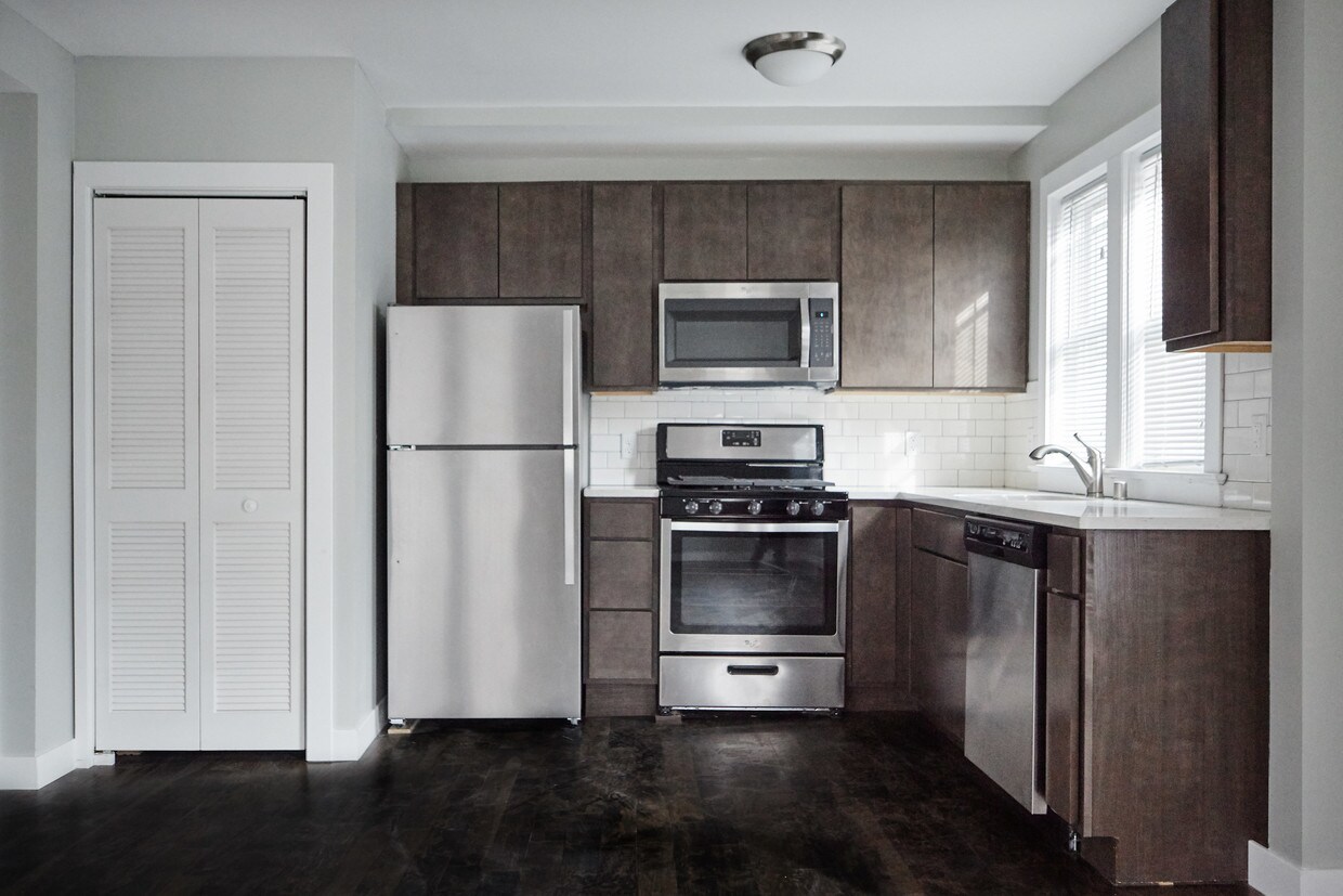 Primary Photo - 1200 W Franklin Ave