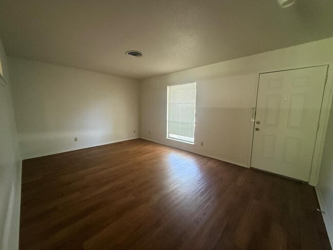 Building Photo - 2805 Ashdale Dr
