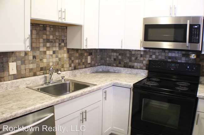 Building Photo - 1446 Bradley Dr