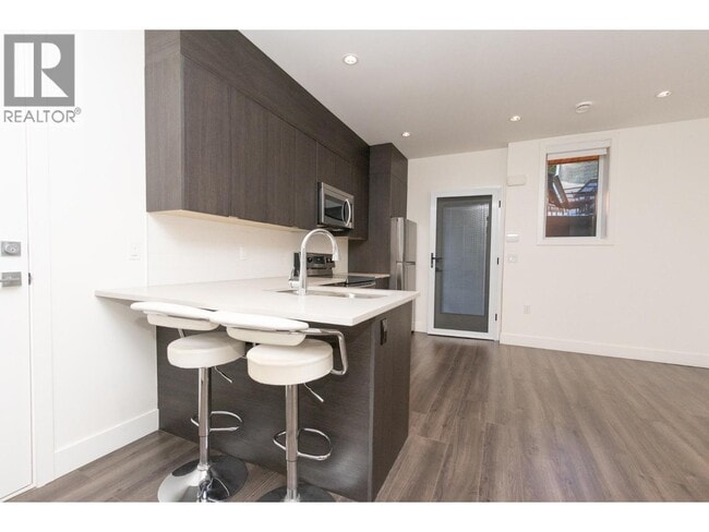 Building Photo - 7230 Kitchener St