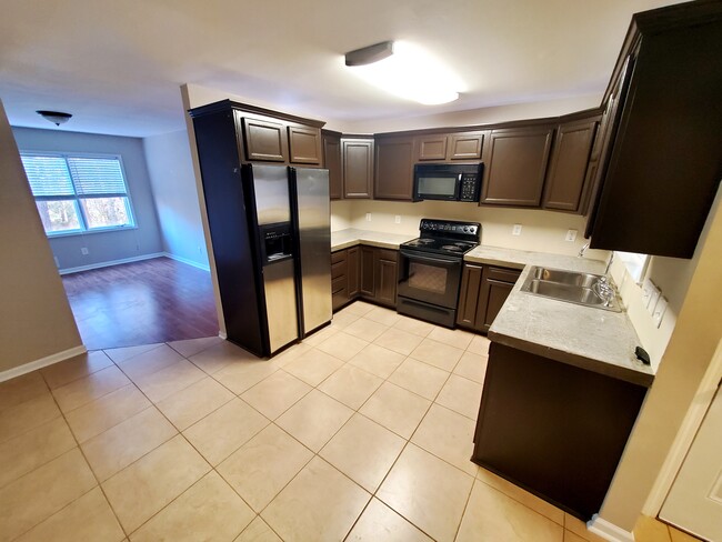 Kitchen - 503 Burns Ct SW
