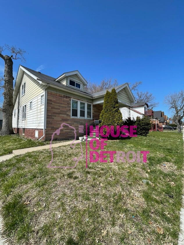 Building Photo - 4 BEDROOM| 2 BATH| SINGLE-FAMILY| FREE PRE...