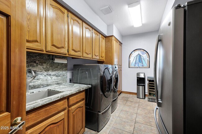 Building Photo - 322 E Gary Cir