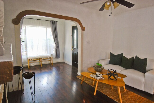 Foto del edificio - 826 Michigan Ave