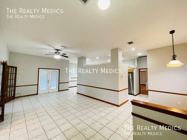 Building Photo - 2372 Sunnyview Dr