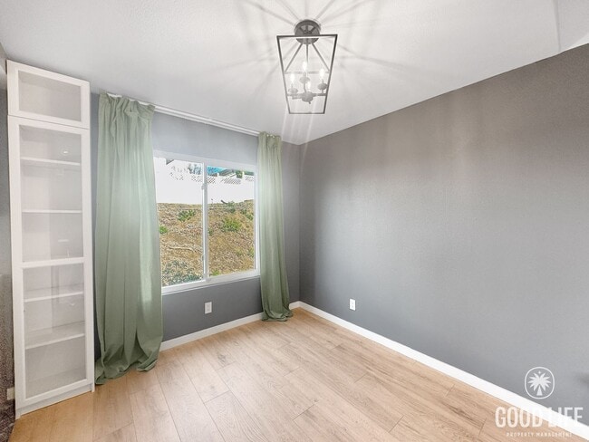 Foto del edificio - Spacious 2 BD- 2 BA Condo w/ Large Private Balcony, AC, and In-Unit W/D!