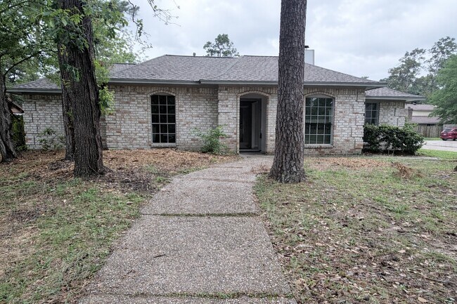 Building Photo - 2102 Lake Creek Dr