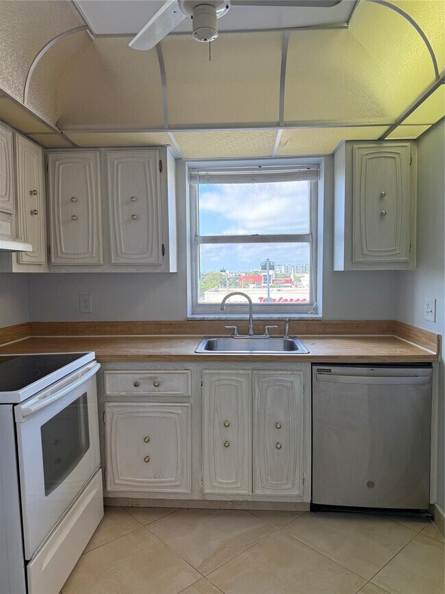 Foto del edificio - 101 Briny Ave