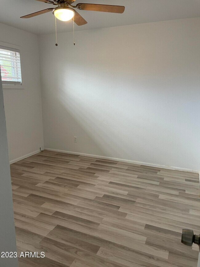 Building Photo - 2242 N 29th Pl
