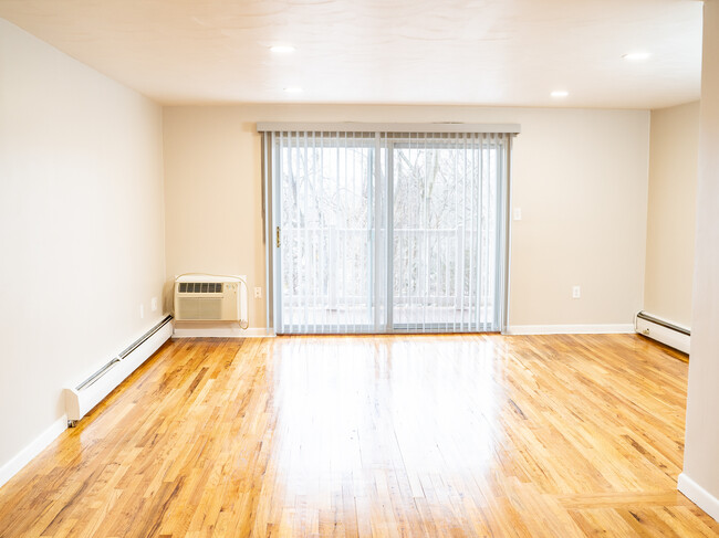 Beautiful Living Room - Kenmore Apartments