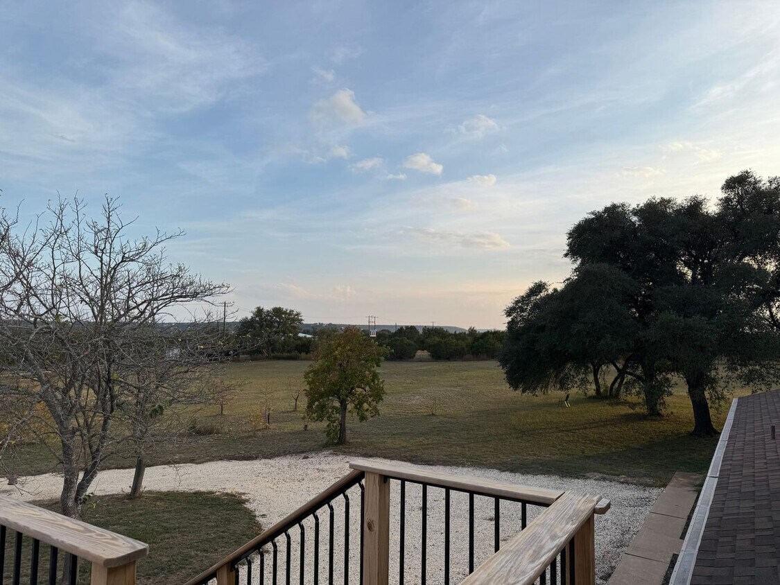 Foto principal - 16200 Round Mountain Rd