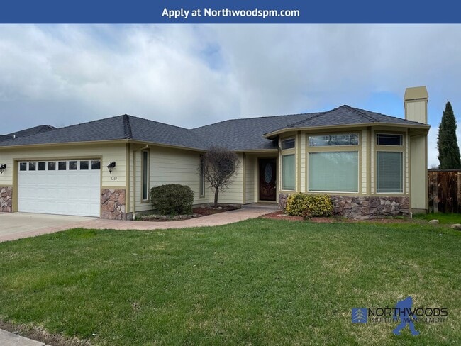 Building Photo - Beautiful 3 Bedroom 2 Bath Home Over 1700 Sq Feet to Live In****$500.00 Off First Months Rent***