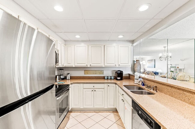 Building Photo - 8815 Thomas Dr