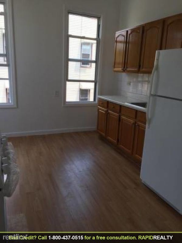 Foto del edificio - 6825 Forest Ave