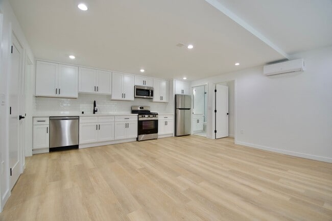 Building Photo - 1507