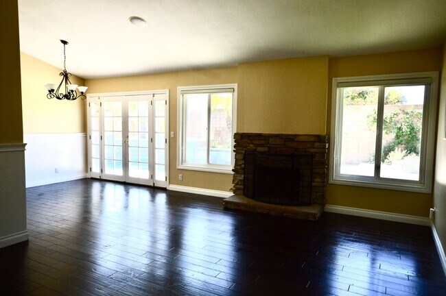 Building Photo - Beautiful 4 Bedroom Pool Home in Yorba Linda