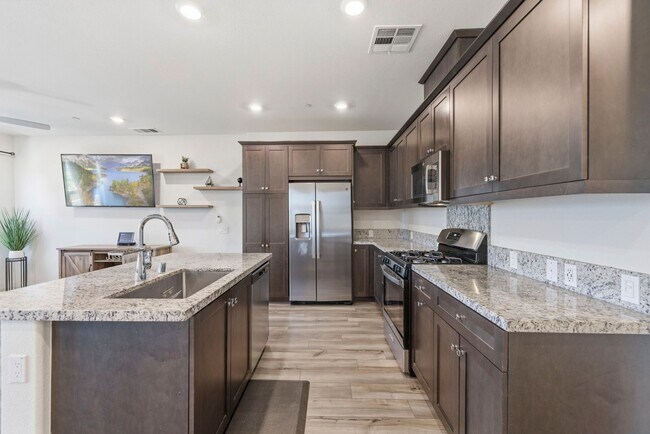 Building Photo - 3 bedroom / 2.5 bathroom/ TOWNHOME in Santa Clarita