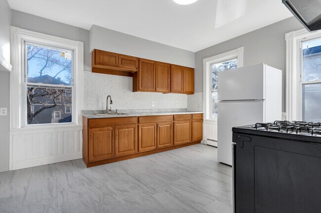 Building Photo - 352 Orms St