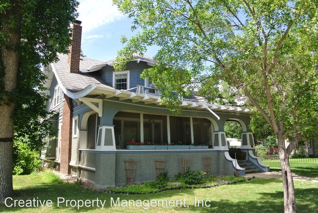 Building Photo - 3 br, 2.5 bath House - 300 9th St SE