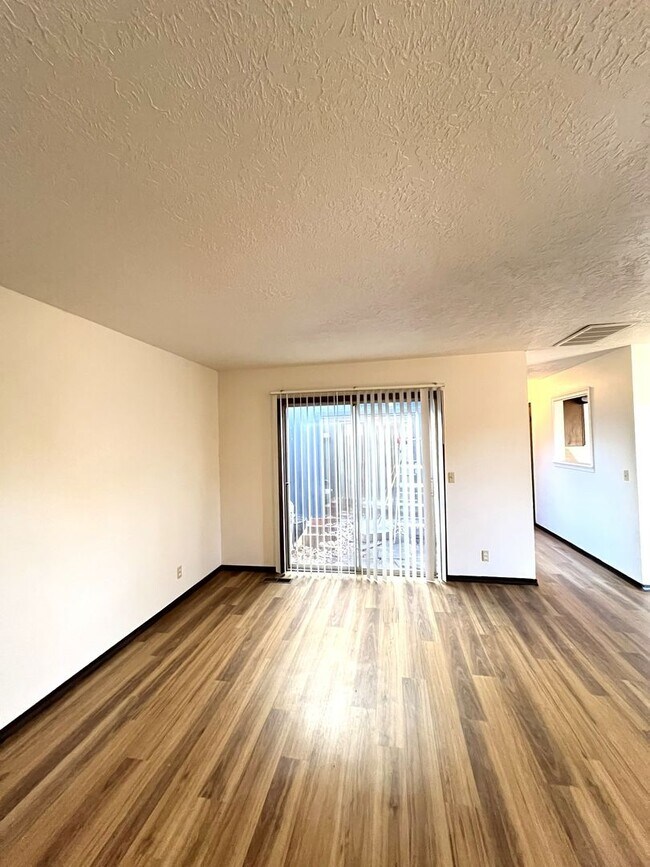 Foto del edificio - 3815/3817 Lynnbrook Cir