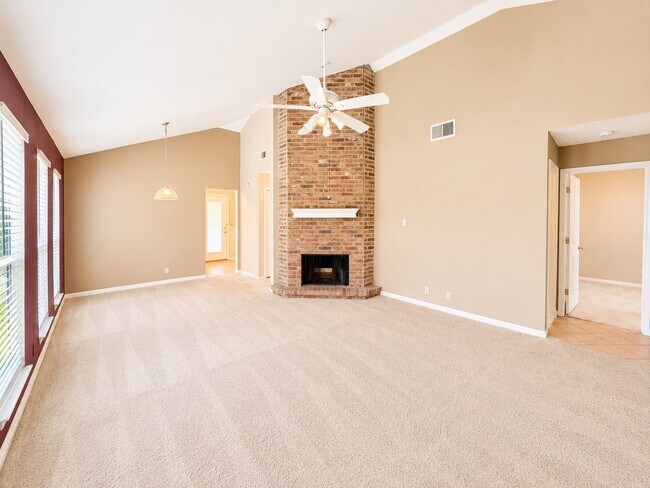 Foto del edificio - Beautifully maintained 2-bedroom garden home in North East Independent School District