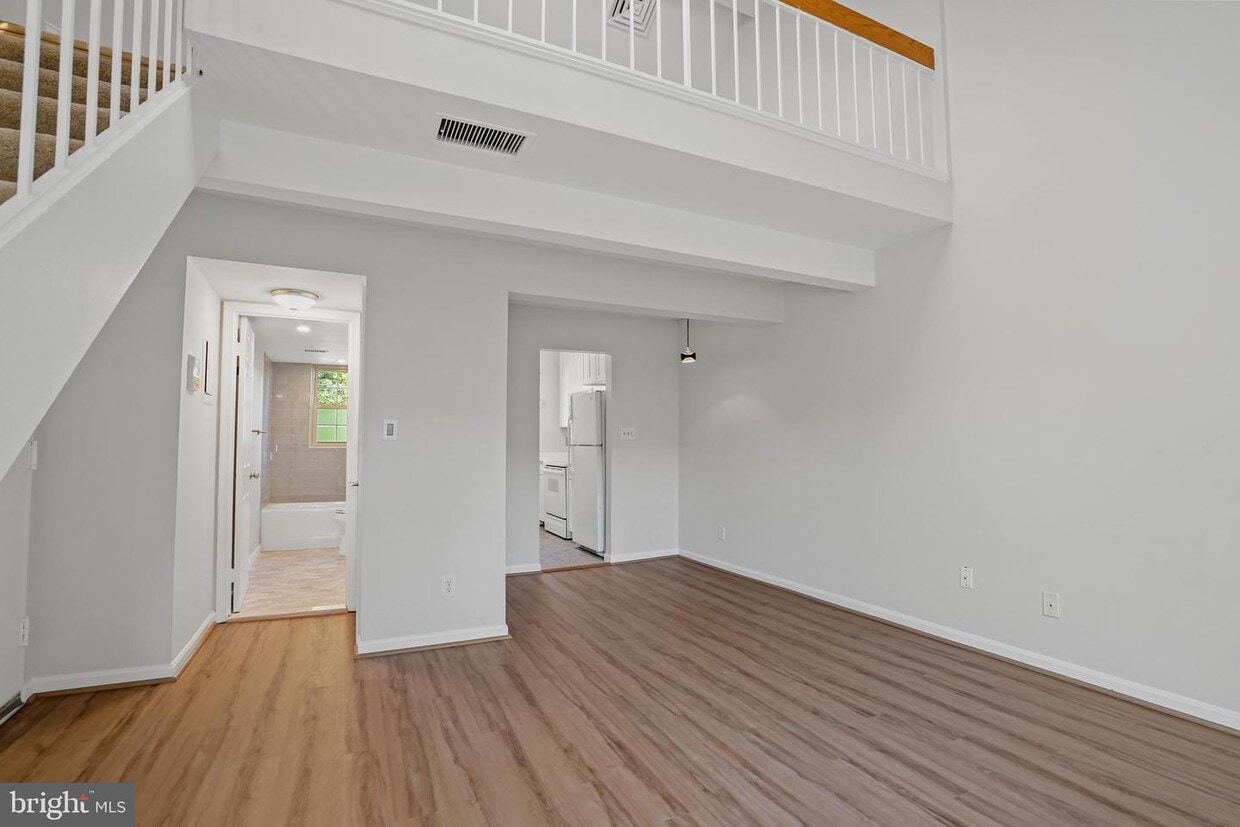 521 Bashford Ln Unit 6, Alexandria, VA 22314 Room for Rent in