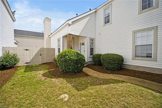 Foto del edificio - 2212 Creeks Edge Dr
